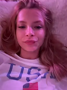 Snapshot of AnastasiaAniess chatting on 04.19.26 AnastasiaAniess online show from 04.19.26