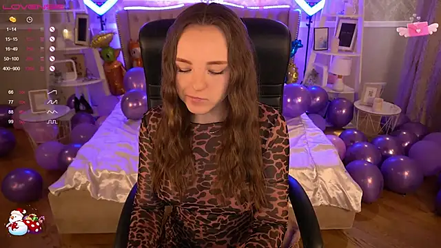 Snapshot of FoxyShy chatting on 01.12.25 FoxyShy online show from 01.12.25