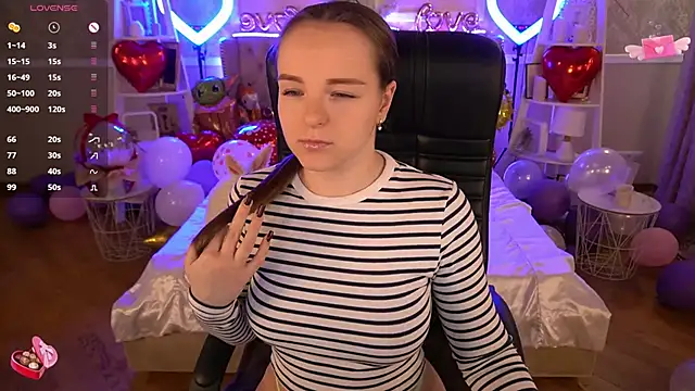 Snapshot of FoxyShy chatting on 02.13.25 FoxyShy online show from 02.13.25