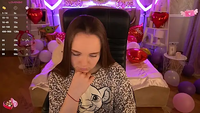 Snapshot of FoxyShy chatting on 02.16.25 FoxyShy online show from 02.16.25