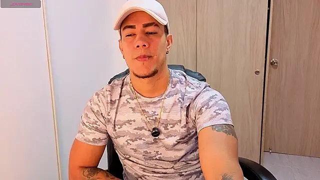 Snapshot of CRAZYBOYLOVE chatting on 02.14.26 CRAZYBOYLOVE online show from 02.14.26