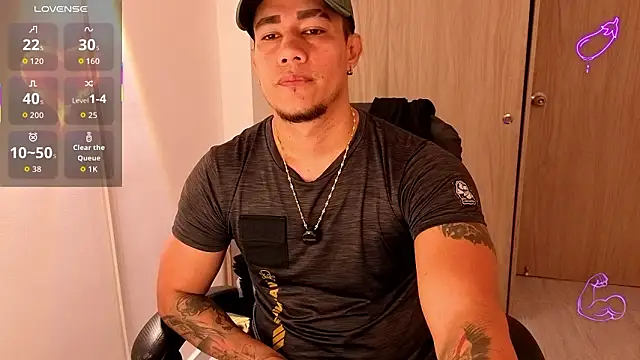 Snapshot of CRAZYBOYLOVE chatting on 02.16.26 CRAZYBOYLOVE online show from 02.16.26