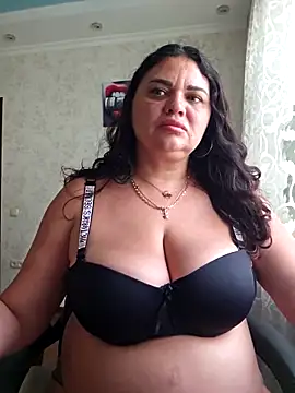 Snapshot of littleRikka chatting on 10.31.25 littleRikka online show from 10.31.25