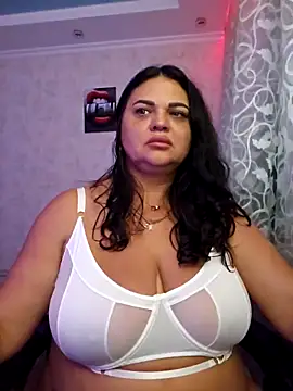 Snapshot of littleRikka chatting on 11.02.25 littleRikka online show from 11.02.25