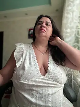 Snapshot of littleRikka chatting on 11.16.25 littleRikka online show from 11.16.25