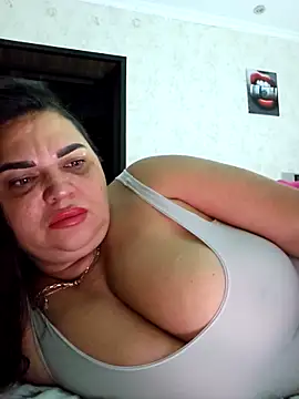 Snapshot of littleRikka chatting on 12.21.25 littleRikka online show from 12.21.25