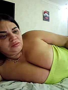 Snapshot of littleRikka chatting on 12.21.25 littleRikka online show from 12.21.25