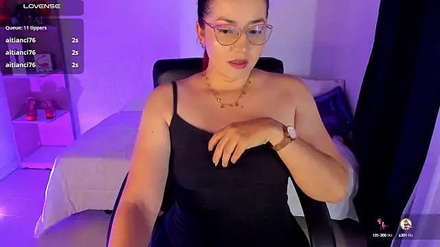 Snapshot of anastasia_bee chatting on 12.05.24 anastasia bee online show from 12.05.24