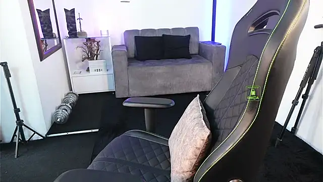 Snapshot of knimh chatting on 03.15.26 knimh online show from 03.15.26