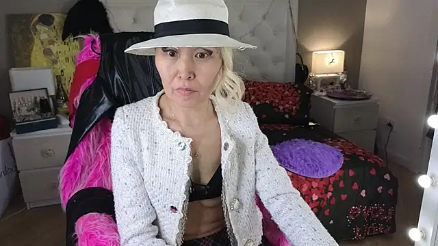 RoxalanaStar online show from 06.19.26