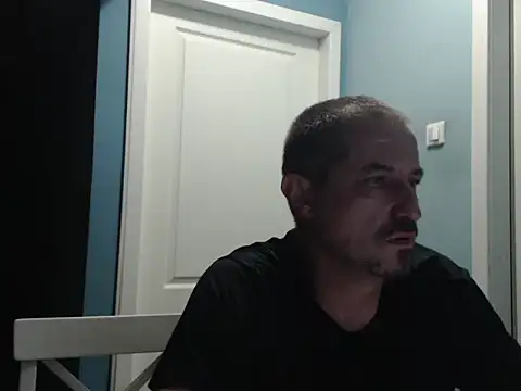 Snapshot of MisterFaithRO chatting on 06.16.26 MisterFaithRO online show from 06.16.26