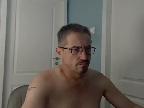 Snapshot of MisterFaithRO chatting on 08.01.26 MisterFaithRO online show from 08.01.26