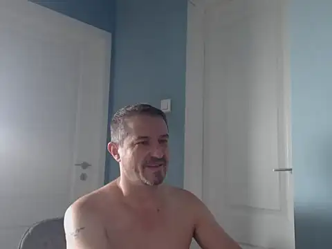 Snapshot of MisterFaithRO chatting on 08.04.26 MisterFaithRO online show from 08.04.26