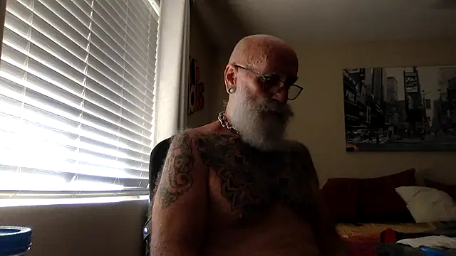 Snapshot of IamReady@xh chatting on 04.15.26 IamReadyxh online show from 04.15.26