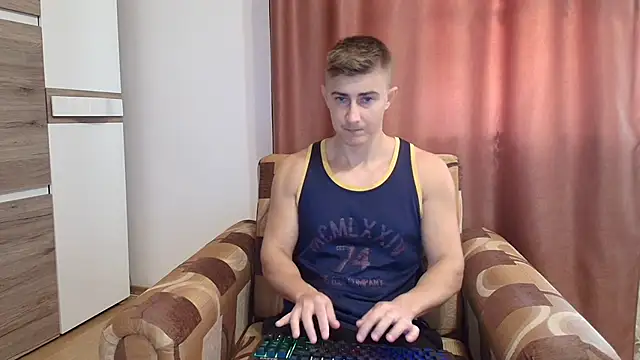 Snapshot of Todhorny9873 chatting on 03.19.25 Todhorny9873 online show from 03.19.25