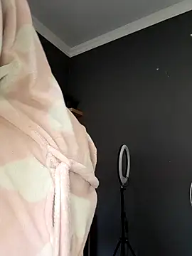 SWEETDOLLY29XX online show from 12.04.25