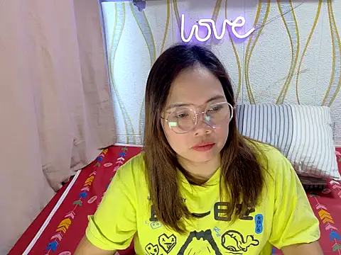 BURBERRY69 online show from 03.15.26