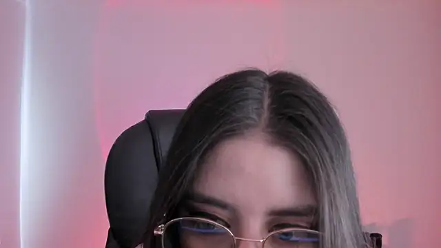 HazelKush online show from 09.22.25