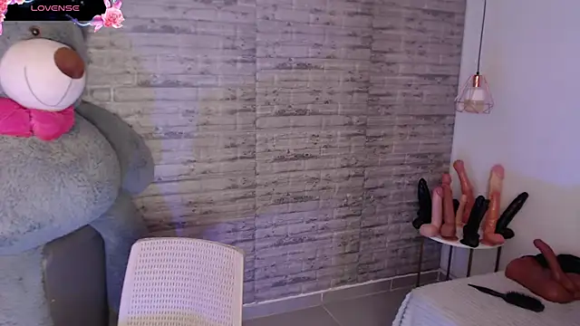 TinnaCobb online show from 12.05.25