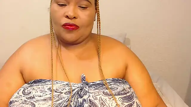 Snapshot of zandile chatting on 01.18.25 zandile online show from 01.18.25