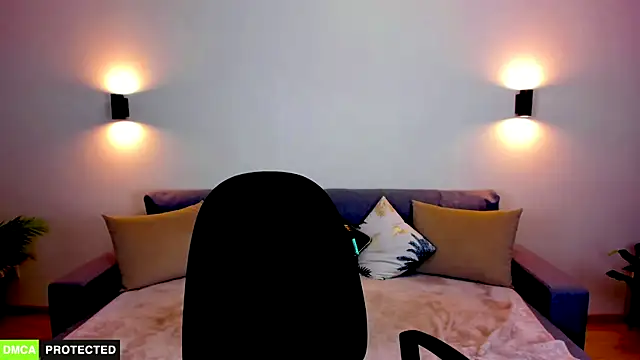 Snapshot of TheWoman__ chatting on 10.16.25 TheWoman online show from 10.16.25