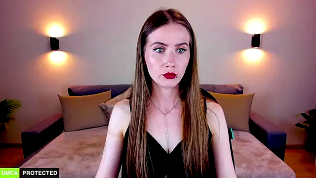 Snapshot of TheWoman__ chatting on 10.21.25 TheWoman online show from 10.21.25