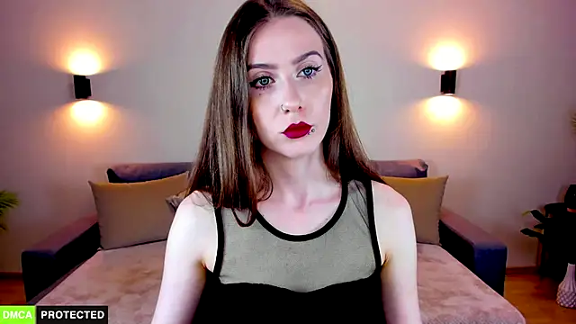 Snapshot of TheWoman__ chatting on 10.27.25 TheWoman online show from 10.27.25