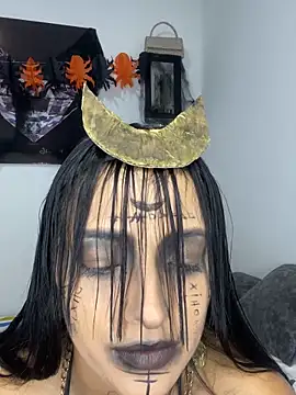 Snapshot of Shantal_Lovee chatting on 10.31.25 Shantal Lovee online show from 10.31.25