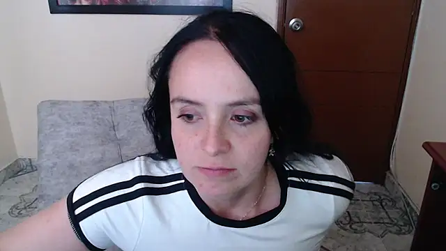 Snapshot of antara_hotgirl chatting on 09.19.25 antara hotgirl online show from 09.19.25