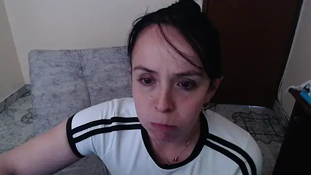 Snapshot of antara_hotgirl chatting on 10.20.25 antara hotgirl online show from 10.20.25