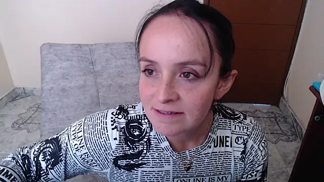 Snapshot of antara_hotgirl chatting on 11.25.25 antara hotgirl online show from 11.25.25