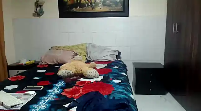 RobertaHott online show from 02.22.25