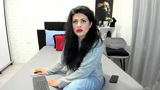 Snapshot of Heidix chatting on 04.14.26 Heidix online show from 04.14.26