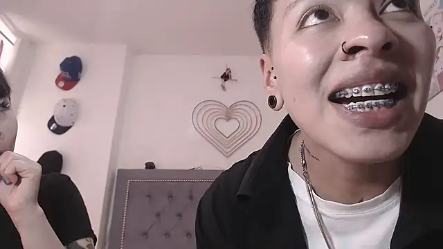 Snapshot of dulce_maria_x chatting on 02.05.26 dulce maria x online show from 02.05.26