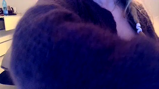 Snapshot of leadileo chatting on 11.18.25 leadileo online show from 11.18.25