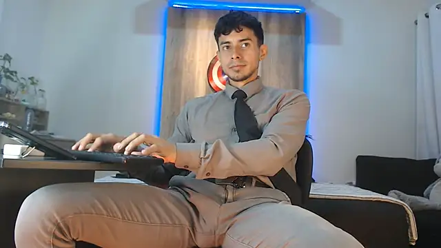 Snapshot of Andrew_4_ chatting on 10.10.25 Andrew 4 online show from 10.10.25