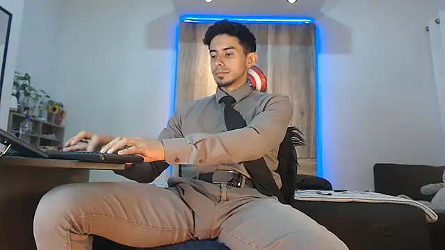 Snapshot of Andrew_4_ chatting on 11.11.25 Andrew 4 online show from 11.11.25