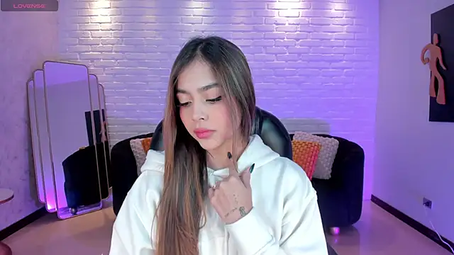 Snapshot of AmyDavis_ chatting on 12.29.24 AmyDavis online show from 12.29.24