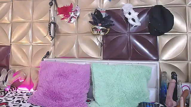 Snapshot of VIKY_HOTT chatting on 02.08.25 VIKY HOTT online show from 02.08.25