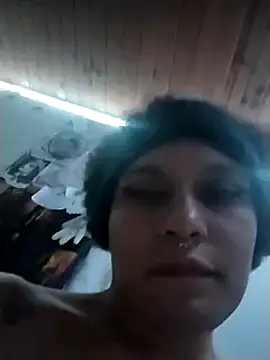 Snapshot of LUNAdeMARTE chatting on 02.04.25 LUNAdeMARTE online show from 02.04.25