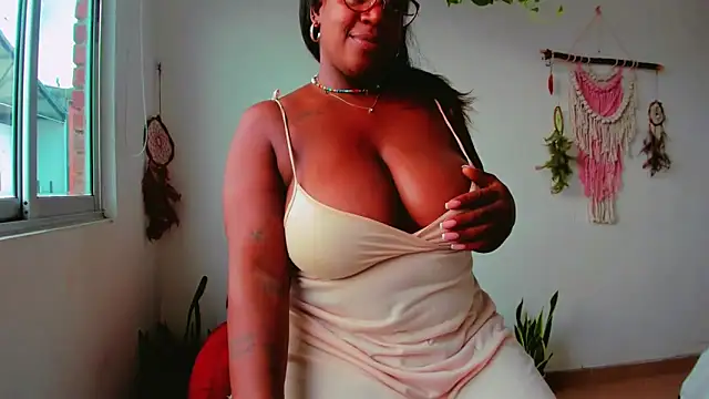 Snapshot of Adrilovechocolate chatting on 12.05.24 Adrilovechocolate online show from 12.05.24