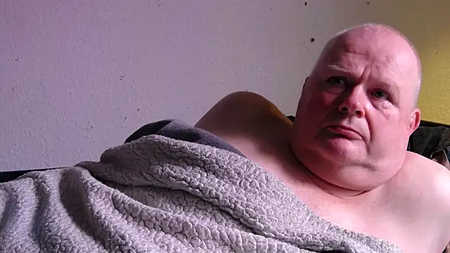 Snapshot of Vandrino chatting on 03.12.25 Vandrino online show from 03.12.25