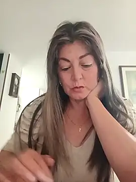 Snapshot of emma_tour chatting on 04.15.26 emma tour online show from 04.15.26