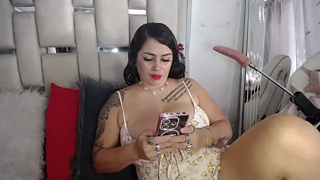 chelaqueen  online show from 10.10.25