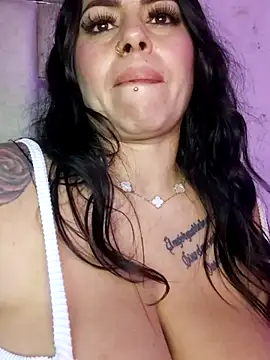 chelaqueen  online show from 11.19.25