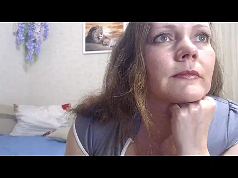 Snapshot of SheLion chatting on 10.09.25 SheLion online show from 10.09.25