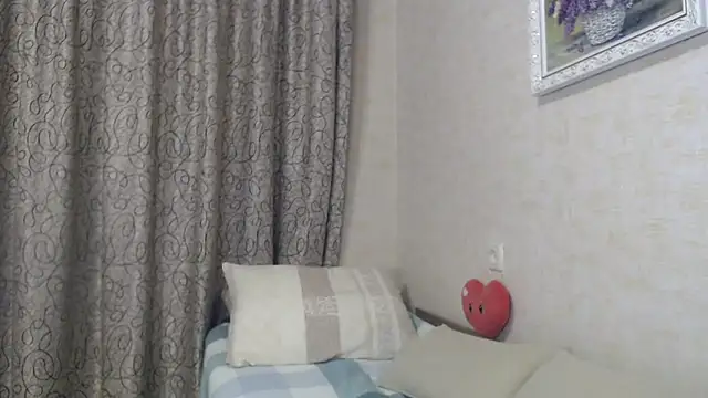 Snapshot of SheLion chatting on 11.16.25 SheLion online show from 11.16.25