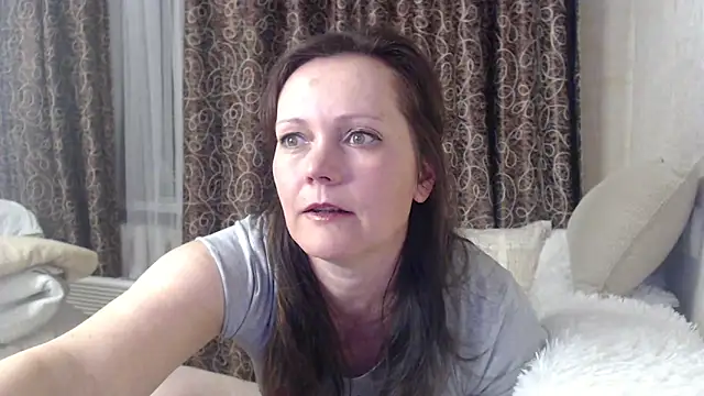 Snapshot of SheLion chatting on 02.13.26 SheLion online show from 02.13.26