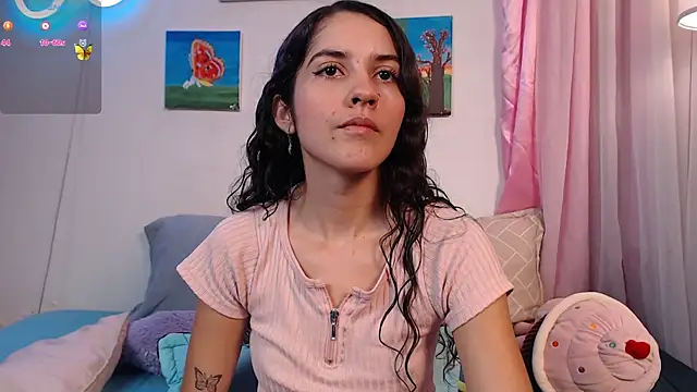 Snapshot of lailypink chatting on 01.14.25 lailypink online show from 01.14.25