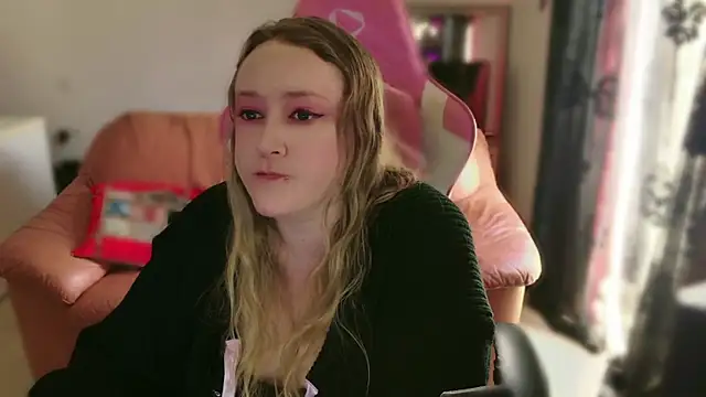 kisicaxx online show from 02.17.25